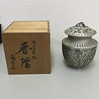 茶道具 鍛栄造 七草模様 三つ足香炉 網代風細工
